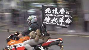 Jul 07, 2021 · 片段亦顯示，唐英傑與蘇兆榮曾經有一段對話，根據控方紀錄，唐說：「你揭開前面嗰塊，唔係唔係，反過嚟反過嚟，光復香港時代革命下面。」不過，蘇兆榮供稱不記得對話所指要找出的是甚麼。控方引導問，是否在對話後找到唐的身份證，蘇兆榮表示同意。 é¦–å®—åœ‹å®‰æ³•æ¡ˆä»¶å°‡ä¸è¨­é™ªå¯©åœ˜è¾¯æ–¹ææŠ¼å¾Œé–‹å¯©è¢«æ‹' Now æ–°èž