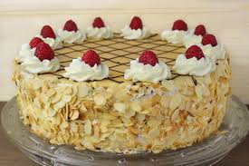 Eine marzipandecke kannst du einfach selber machen. Marzipantorte Mit Eierlikor Sahnetorte Rezept Absolute Lebenslust