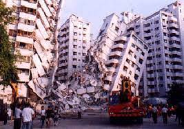 En general se asocia el término terremoto con los movimientos sísmicos de dimensión considerable, aunque rigurosamente su etimología significa movimiento de la tierra. Terremoto Ecured