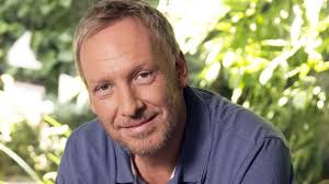 El pronóstico del tiempo más actualizado en santiago: Canal 13 Pone Su Prime En Manos De Martin Carcamo Para Levantar Sus Noches En Cancha