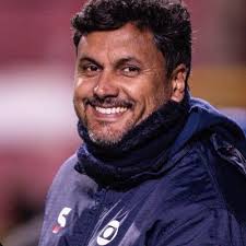 Meia Eric Ramires renova contrato com Bragantino até 2028