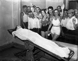 The film adaptation stars johnny depp as dillinger and christian. As Notorious Gangster John Dillinger S Body To Be Exhumed 3 Things You Might Not Know About His Last Day In Chicago Los Angeles Times
