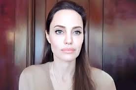 ты не видишь что ли что я анджелина джоли Andzhelina Dzholi Prinyala Uchastie V Onlajn Konferencii S Madlen Olbrajt I Rasskazala O Rasshirenii Prav Zhenshin