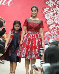 Maybe you would like to learn more about one of these? 9 Model Batik Sarimbit Ibu Dan Anak Artis Gemes Bisa Kompak