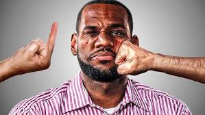 Peep Darvin Ham's Message to the Lakers During a Timeout 👀