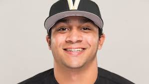 Andrew Gist's Instagram, Twitter & Facebook