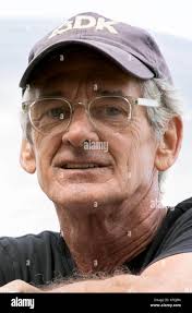 Palm Beach Gardens, Florida, USA. 25th Oct, 2017. Public artist Mark Fuller  is installing a 6-ton sculpture titled C2H6 at the Alton/UT technologies  development in Palm Beach Gardens