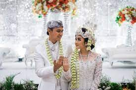 Perkawinan dalam hukum adat sangat dipengaruhi oleh sifat dari pada susunan kekeluargaan. 5 Rukun Dan Syarat Sah Nikah Dalam Agama Islam
