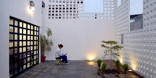 Media.rooang.com) pada umumnya, roster memiliki ukuran 20 cm x 20 cm dengan bobot yang relatif berat yaitu 4,5 kg. Harga Bata Roster Bandung 0812 8899 3388 Pabrik Jual Produsen