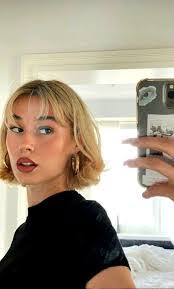 Sydney Howe's Instagram, Twitter & Facebook