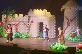 Au Zenith De Rouen Le Pere Noel Conduit Les Enfants Au Pays D Oz 76actu
