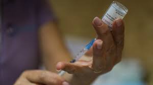 Seringas com vacina (rita chantre / global imagens) Autoagendamento Da Vacinacao Para Doentes Recuperados Em Junho Pessoas Com Hipersensibilidade Vacinadas Nos Hospitais Observador