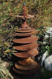 Car Parts Rust Garden Art Garden Ideas Diy Hof Kunst Schrottplatzkunst Rustikaler Garten