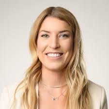 Lisa Laferriere's Instagram, Twitter & Facebook