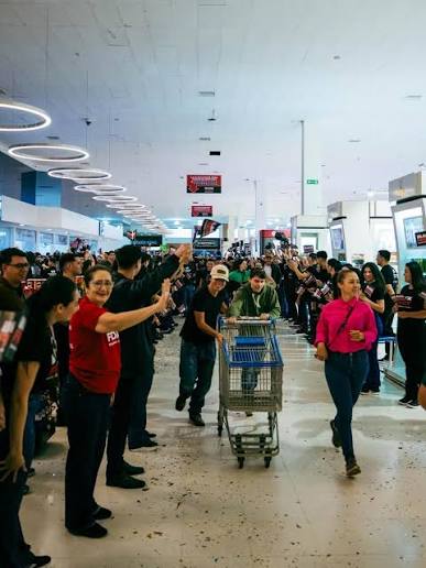 🔥 A Black Friday está movimentando o Shopping China Pedro Juan Caballero  🔥 É cliente aproveitando, produtos saindo e grandes oportunidades em  diversos setores para comprar muito e economizar de verdade. Venha