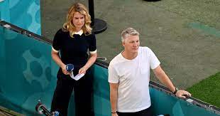 Jessy wellmer und bastian schweinsteiger berichten für die ard von der em 2021. Ard Experts In The Criticism Cooperation Between Wellmer And Schweinsteiger Does Not Work Archysport