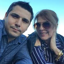 Just a clever doggo taking herself sledding 🐶😊