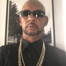 Anyone grow up On Naubuc Ave or there about?