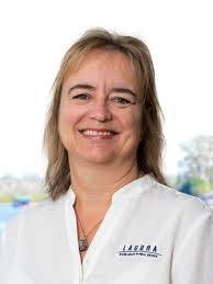 Mandy Lovell's Instagram, Twitter & Facebook