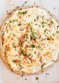 Chicken Pizza With Garlic White Sauce And Bacon Made With A Basic White Sauce Using Simple Ingredients White Sauce Recipes Chicken Pizza Chicken Dinner