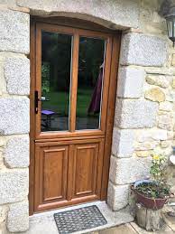 Porte d'entrée en bois, métal ou pvc, noir, blanche, avec vitre. Realisation De Votre Magasin Tryba L Aigle Porte Fermiere Pvc T70 A L Aigle