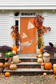 13 Not So Scary Halloween Porches Easy Halloween Decorations Halloween Door Decorations Diy Halloween Door Decorations