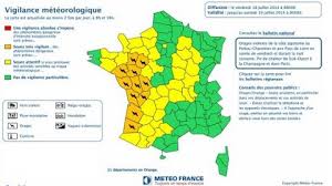 Après de faibles températures et un mauvais temps sur une grande partie du pays cet été, voilà que la canicule et les orages font leur retour. Alerte Meteo France Orange 11 Departements De L Ouest En Vigilance Orage
