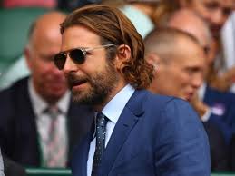 Bro Flow Is The Hair God Move Of 2017 Cool Hairstyles For Men Mens Hairstyles Medium Length Hair Men