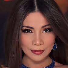 Michelle Paramo's Instagram, Twitter & Facebook