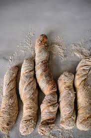 Einfaches Wurzelbrot Mit Sauerteig Und Hefe Kochen Macht Glucklich Wurzelbrot Sauerteig Brot Selber Backen Rezept