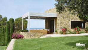 Duck e didue con tessuto tempotest in poliestere e motore somfy con sensore wind 3d. L Equilibrio Geometrico E L Eleganza Della Linea Med Room Vengono Esaltati Dall Armoniosa Forma Del Caratteristico Telo Fly Che Pergola Tende Pergola Pergolato