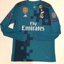 This authentic football jersey, made with climacool technology, keeps players dry and comfortable when the game heats up. Cristiano Ronaldo Jersey Long Sleeve Real Madrid
