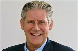 Le patron d'EasyJet réduit son salaire