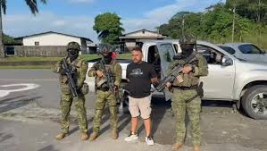 Alias 'Olmer', integrante del Bloque Amazonas Manuel Marulanda Vélez y  parte del primer anillo de seguridad de Iván Mordisco, se entregó  voluntariamente a tropas del Ejército Nacional de Colombia en el  departamento