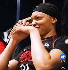 Kinley Hooker leads Canes with 17 points