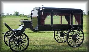 Black And Gold Carriage Horse Drawn Hearse By Justin Carriage Works Customize Woodwork To Make It More Fancy Black Plumes Necessary Gold Colore Horse Drawn Wagon Horse Drawn Hearse