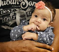 Sioux City parents use social media to announce, document birth