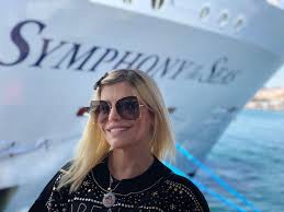 Construcția vasului, care are denumirea harmony of the seas ( trad. Loredana Vacanta De Vis Pe Cel Mai Mare Vas De Croaziera Din Lume Symphony Of The Seas Adpm