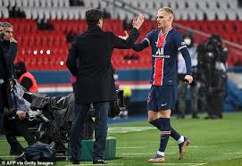 Our psg football shirts and kits come officially licensed and in a variety of styles. Psg S Mitchel Bakker Storms Out Of Warm Down And Kicks Advertising Board After Being Overlooked Daily Mail Online