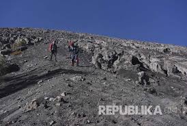 Jalur Pendakian Semeru Bakal Ditutup Ada Apa Republika Online