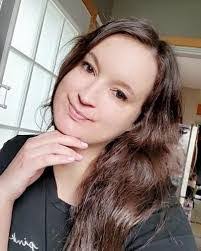 Miranda Lynn's Instagram, Twitter & Facebook