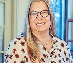 Patti Pullman's Instagram, Twitter & Facebook