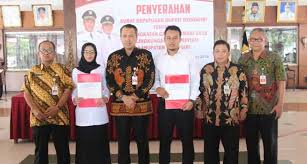 Assalaamu'alaikum sahabat hanapibani.com kabar gembira kami sampaikan bagi cpns kanwil kemenag provinsi kalimantan selatan formasi tahun 2018 yang masih belum mendapatkan sk cpnsnya bahwa tanggal 05 juli 2019 kemaren telah ditanda tangani surat pemanggilan untuk. 398 Cpns Di Pemkab Wonogiri Terima Sk Pengangkatan