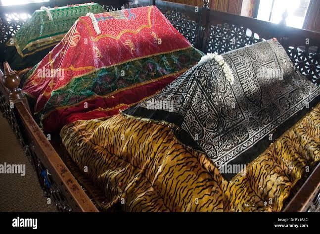Tombs of Tipu Sultan his father Haider Ali and mother inside the family mausoleum known as the Gumbaz in Srirangapatnam India Stock Photo - Alamy