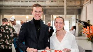 Henrik ingebrigtsen ble smidd i hymens lenker lørdag ettermiddag i stavanger. Babylykke For Filip Ingebrigtsen