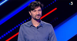 5/5 • 3 avril 2021 • durée: Hakim Questions Pour Un Super Champion J Ai Demande A La Production S Il Etait Possible De Continuer Apres Les 15 Victoires Toutelatele