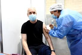 El jefe de gobierno porteño, horacio rodríguez larreta, y su ministro de salud, fernán quirós esa asignación de vacunas le da privilegios a esas instituciones y sus socios, sostiene en la presentación. Larreta Recibio La Vacuna Contra El Covid 19 Obtuvo Primera Dosis De Astrazeneca Cronos Noticias