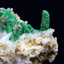 A quartz crystal microbalance (qcm) (also known as quartz microbalance (qmb), sometimes also as quartz crystal nanobalance (qcn)) measures a mass variation per unit area by measuring the change in frequency of a quartz crystal resonator. Fakes Frauds Fake Malachite On Quartz Crystals From Sichuan China