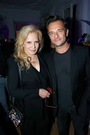 He is known for his work on man on the train (2002), the siege of jadotville (2016) and the pink panther 2 (2009). David Hallyday Et Sa Femme Qui A 100 Fois L Argent De Johnny D Ou Vient Son Argent