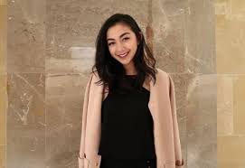 Suami akhirnya kembali , sarita abdul mukti pamerkan kemesraan keluarga ! Shania Salsabila Anak Sarita Abdul Mukti Dipuji Netizen Karena Lakukan Hal Ini Tabloidbintang Com